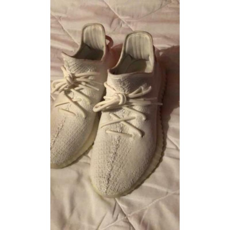 Yeezy’s boost 350 v2 triple white