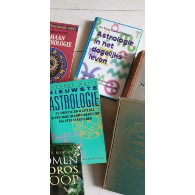 8 verschillende astrologie boeken in 1 koop