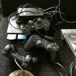 PlayStation 2 , 3 controllers en veel games