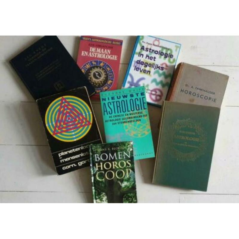 8 verschillende astrologie boeken in 1 koop