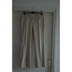 Nette beige broek met wit krijtstreepje van S.Oliver