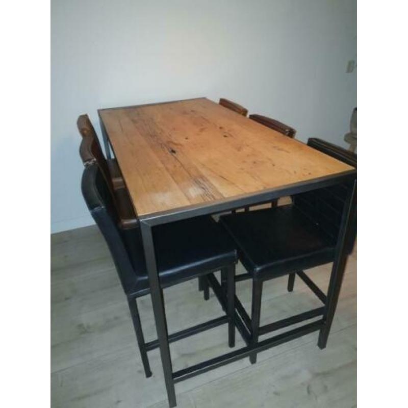 mooie hoge eet tafel /bar met 6lederen krukken