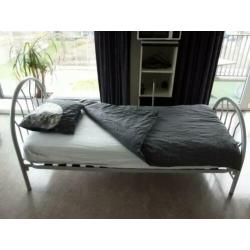 Eenpersoons bed te koop