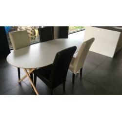 Ovale eettafel met leren eettafel stoelen