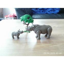 Playmobil neushoorn met jong (6638) en een boom extra