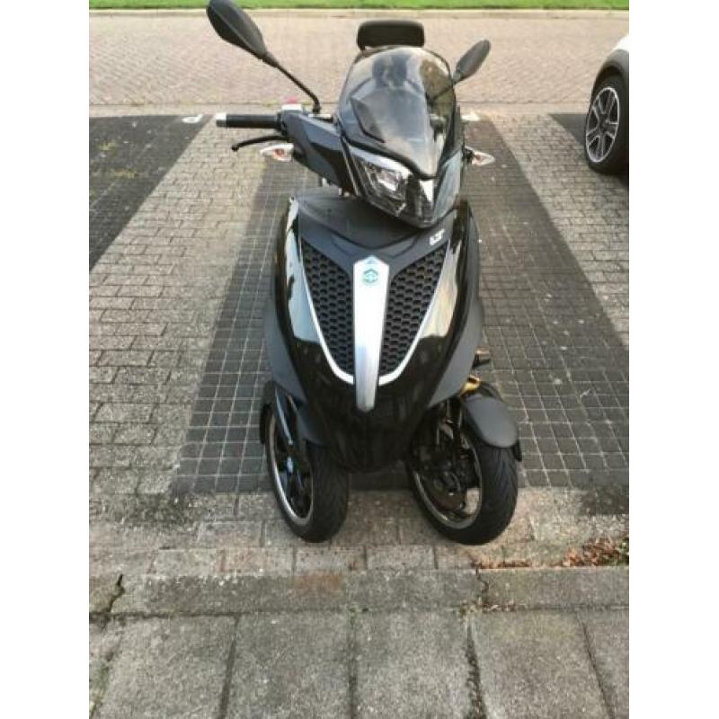 Piaggo 300cc mp3 met Akrapovic uitlaat