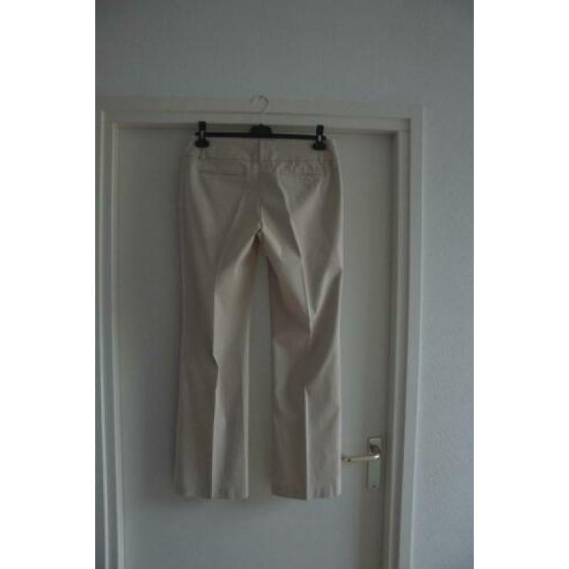 Nette beige broek met wit krijtstreepje van S.Oliver