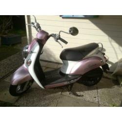 Te koop mooie roze witte kymco Sento, 15091 km