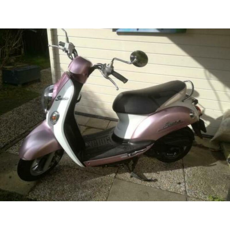 Te koop mooie roze witte kymco Sento, 15091 km