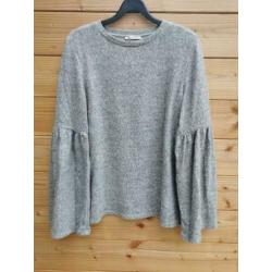 ZARA sweater met trompet mouwen mt. S