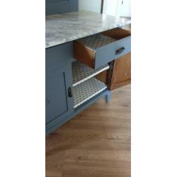 Antieke make-up tafel of commode