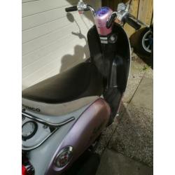 Te koop mooie roze witte kymco Sento, 15091 km