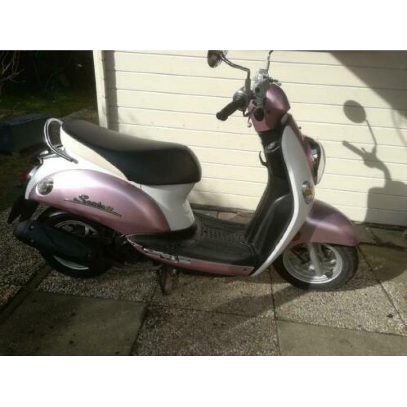 Te koop mooie roze witte kymco Sento, 15091 km