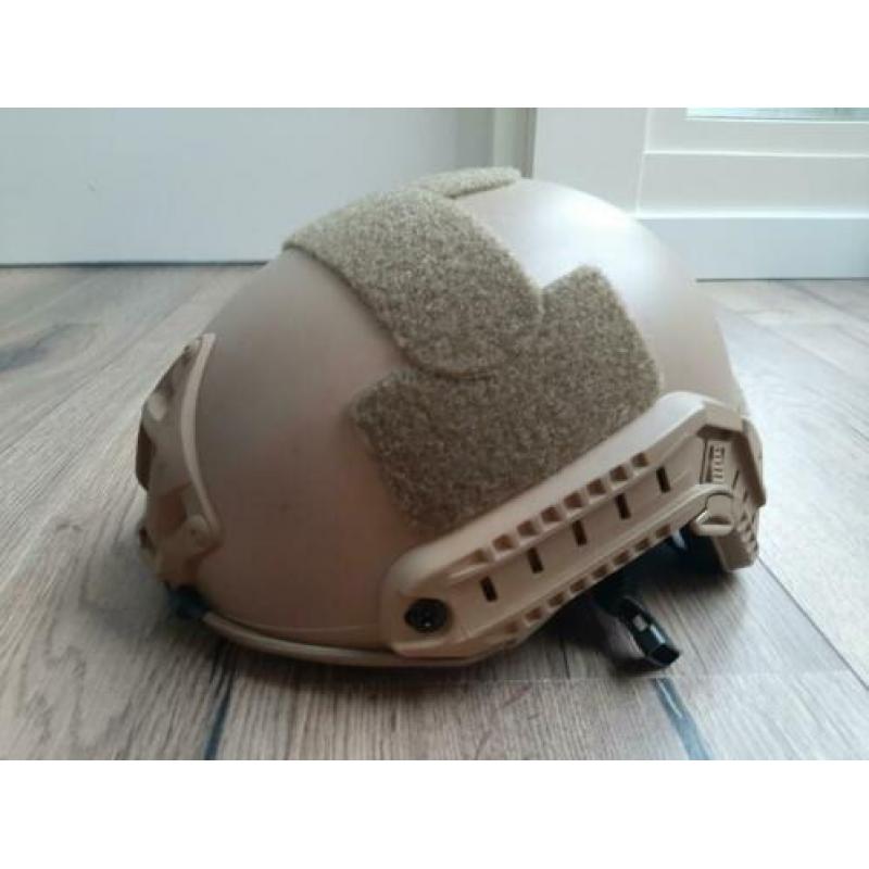 Airsoft helm maat L - militair -