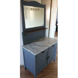 Antieke make-up tafel of commode