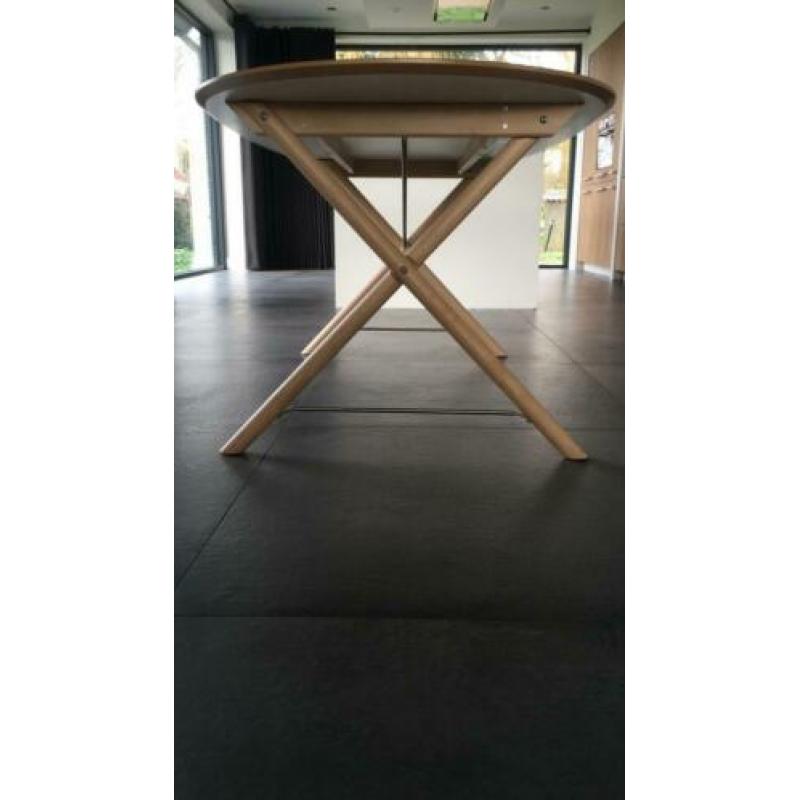 Ovale eettafel met leren eettafel stoelen