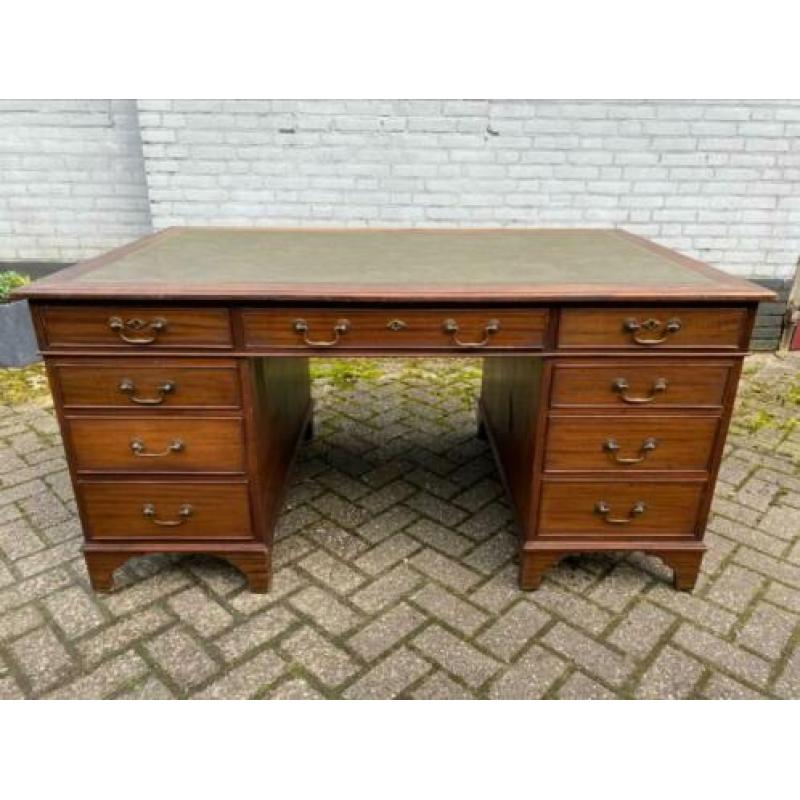 Antiek bureau