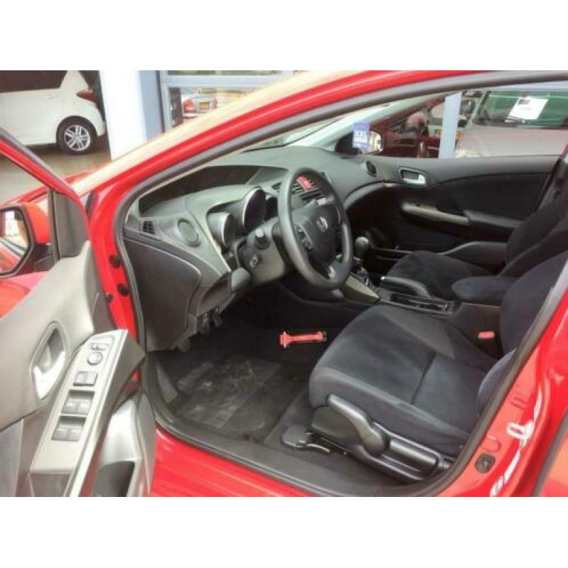 Honda Civic 1.4 Comfort Navigatie en lage kilometers.