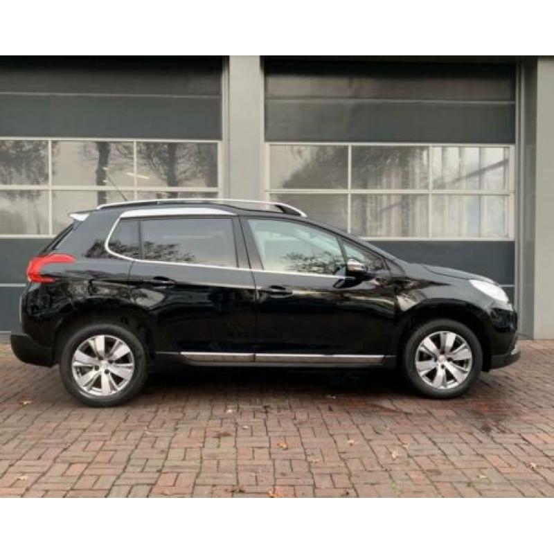 Peugeot 2008 1.2 PureTech Allure 82pk automaat, navigatiesys