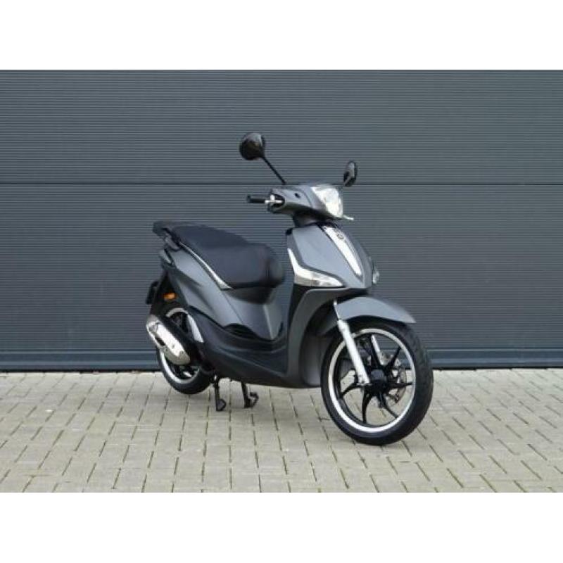 Piaggio Liberty S 50i 4T 45 km mat grijs 2018 nette staat