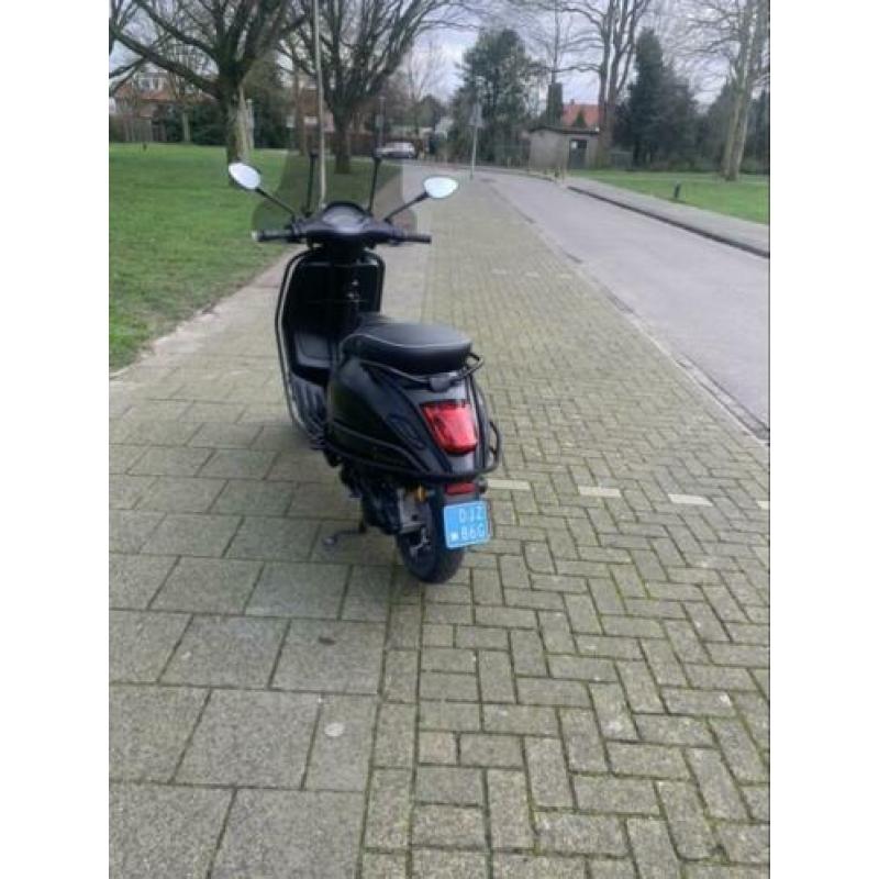 Vespa sprint 2017 (orginele kleur)