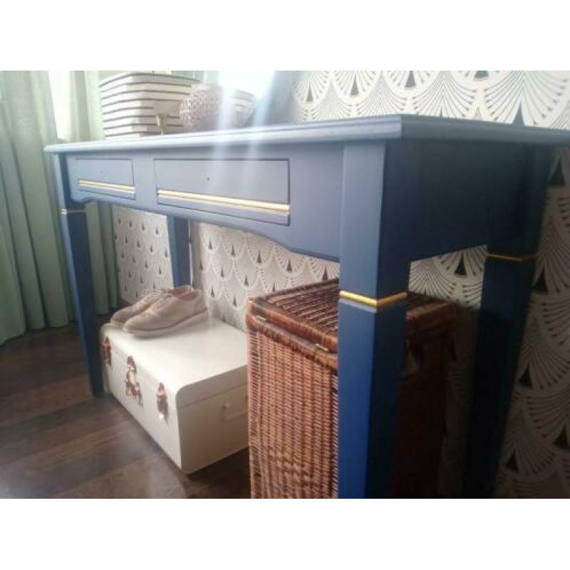 ** sidetable-dressoir-toilettafel-bureautje** (knopjes ontbr