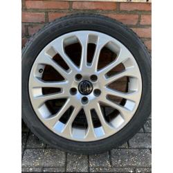 17” Volvo Sagitta S40 V50 5x108 zomerbanden 215/45R17