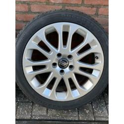 17” Volvo Sagitta S40 V50 5x108 zomerbanden 215/45R17