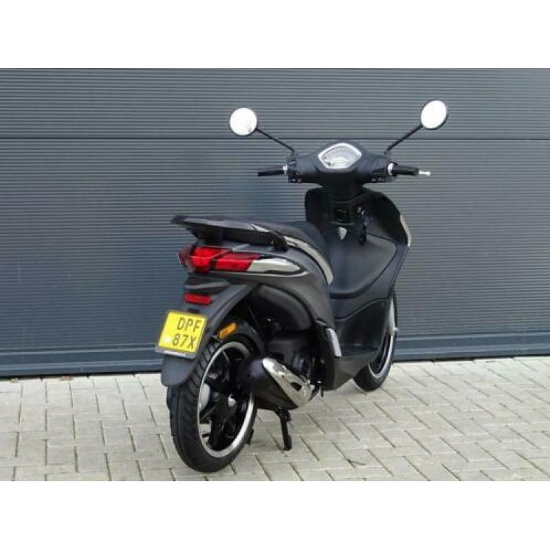 Piaggio Liberty S 50i 4T 45 km mat grijs 2018 nette staat