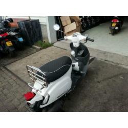 OPKNAPPER: Kymco New Sento 25km uit 2011