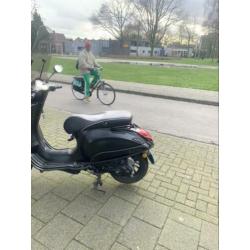 Vespa sprint 2017 (orginele kleur)