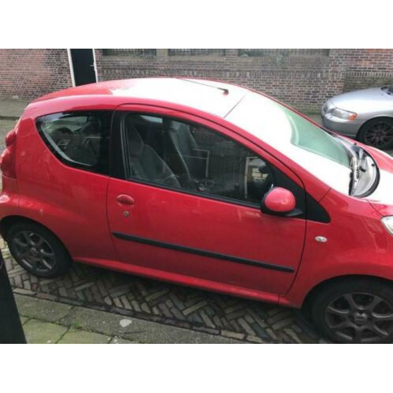 Peugeot 107 1.0 12V 3DR 2007 Rood