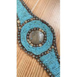 Mooie riem met turquoise en houten kraaltjes en parelmoer