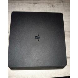 Playstation 4 500gb,2 controllers waarvan 1 scuff +2 games