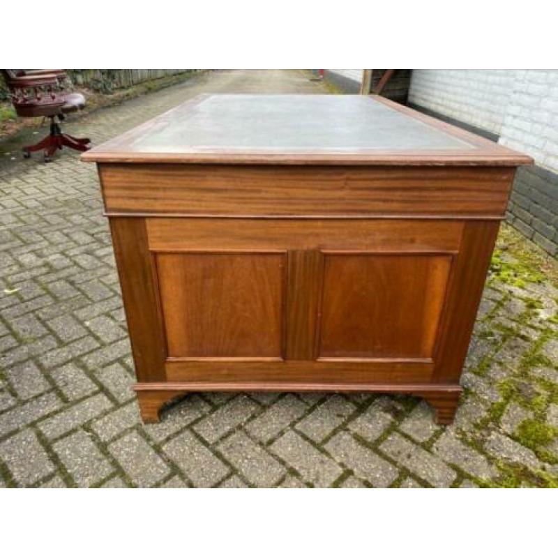 Antiek bureau