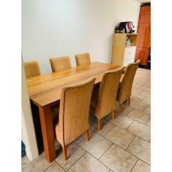 Eettafel met 6 stoelen