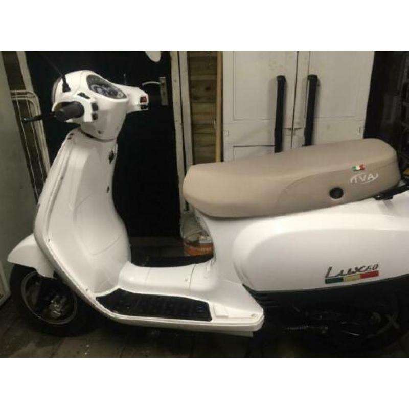 Iva snorscooter scooter snor 1200 km VESPA LOOK