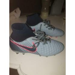 Nike magista obra