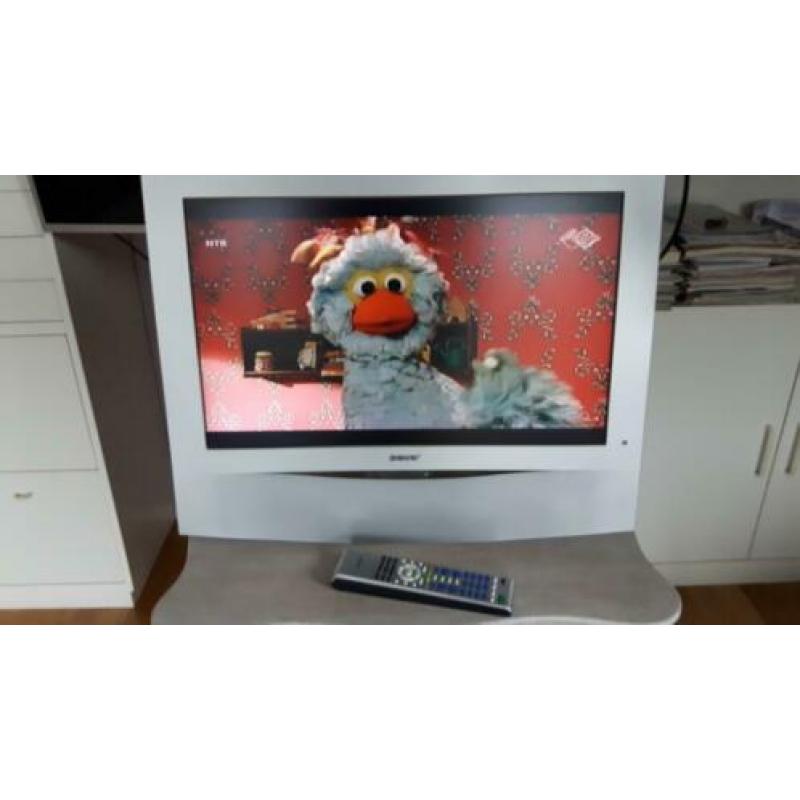 SONY LCD color TV type KLV-23HR2 met Vogel beugel t.e.a.b.