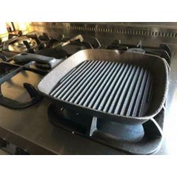 Zware gietijzeren grill pan, ouderwetse topkwaliteit.