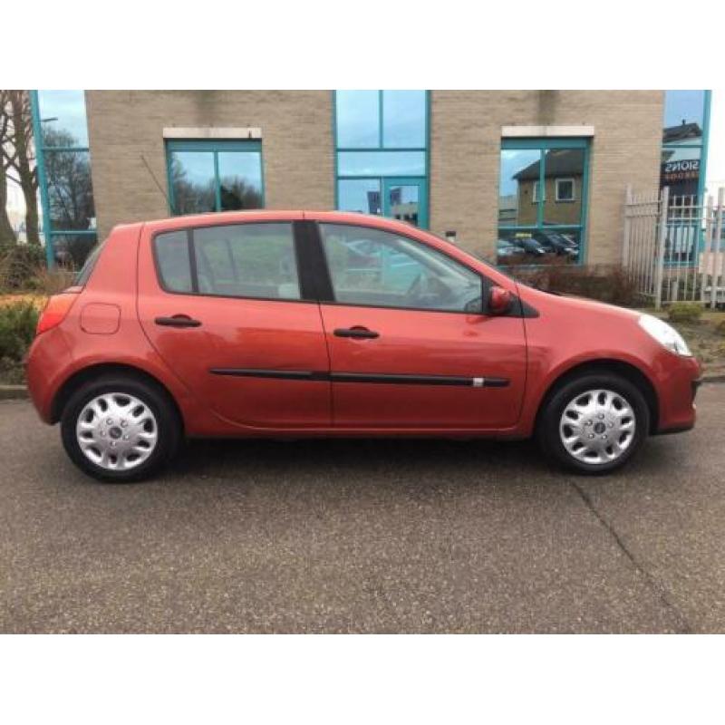 Renault Clio 1.4-16V Authentique ELEK.RAMEN/5 DEURS/NAP/ENZ.