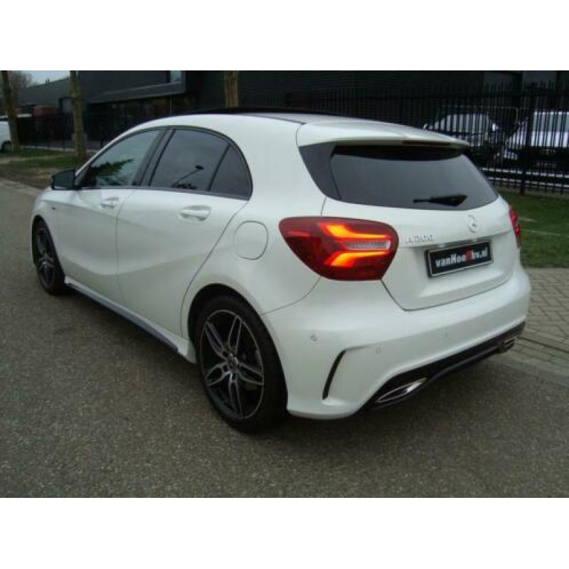 Mercedes-Benz A-Klasse 200 AMG Edition Night pakket Panorama