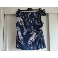 Q/S: Blauwe off-shoulder top met veren print (M)