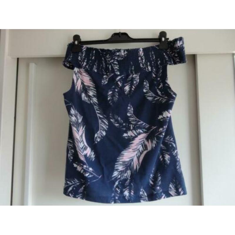 Q/S: Blauwe off-shoulder top met veren print (M)