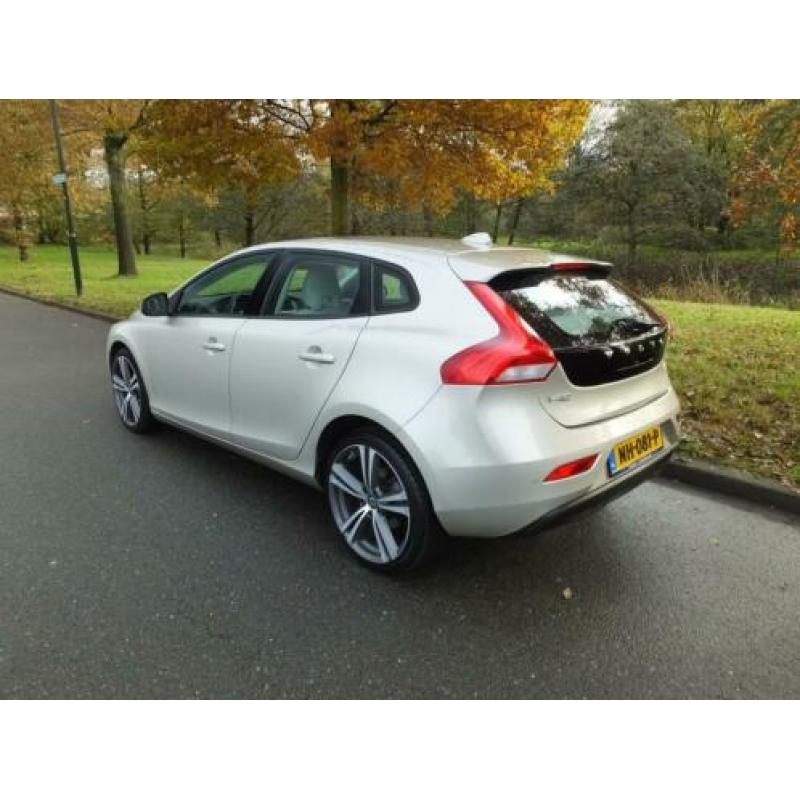 Volvo V40 D2 Nordic+ Navigatie/LED/PDC/Dealer ond.