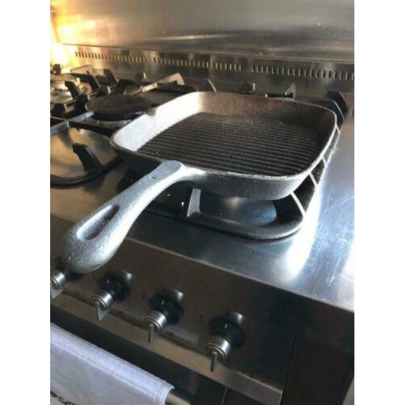 Zware gietijzeren grill pan, ouderwetse topkwaliteit.