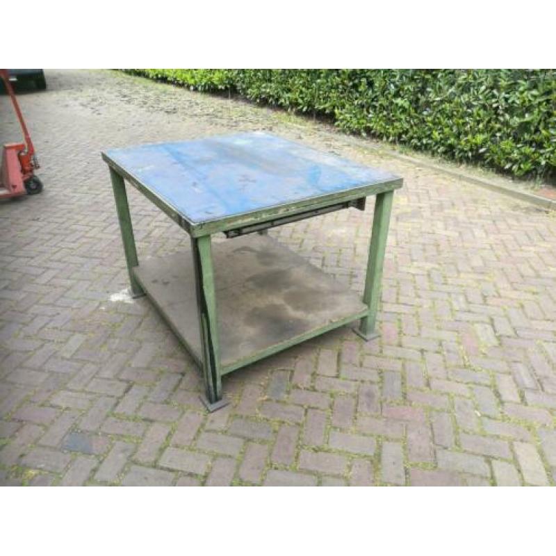 Stalen werkbank werktafel met 40mm dik houtenblad