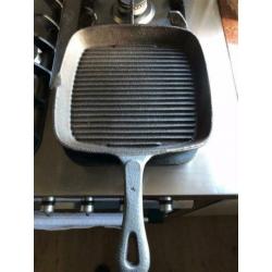 Zware gietijzeren grill pan, ouderwetse topkwaliteit.