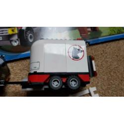 Lego auto met paardentrailer en doos 7635