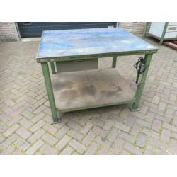 Stalen werkbank werktafel met 40mm dik houtenblad